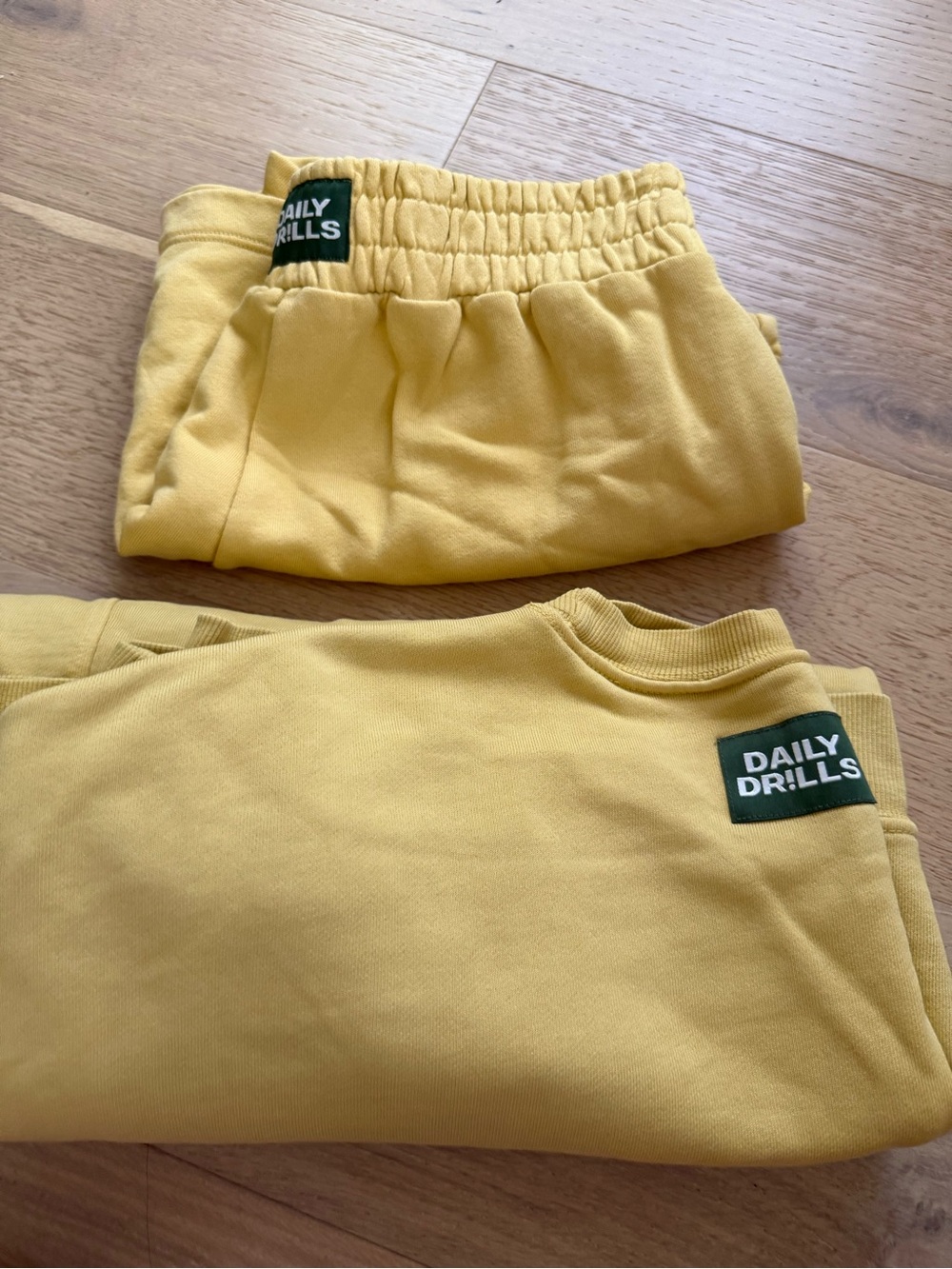 Daily Drills Woman’s Yellow Sweatshirt shorts set xs small